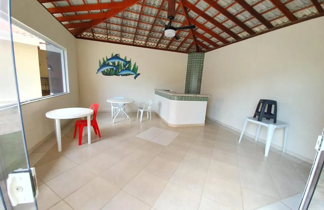 Lindo apto com 3 quartos, apenas 1 quadra da praia das Toninhas-1
