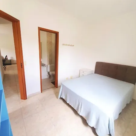 Lindo apto com 3 quartos, apenas 1 quadra da praia das Toninhas-2